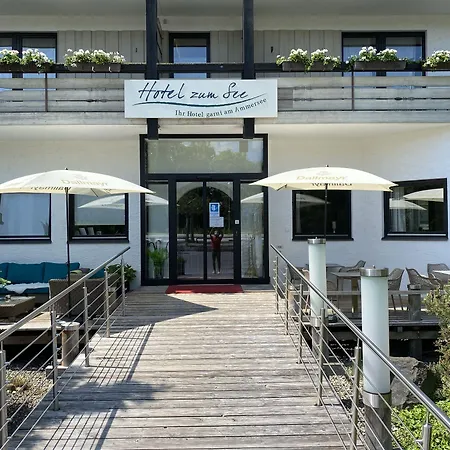 Zum Hotel
